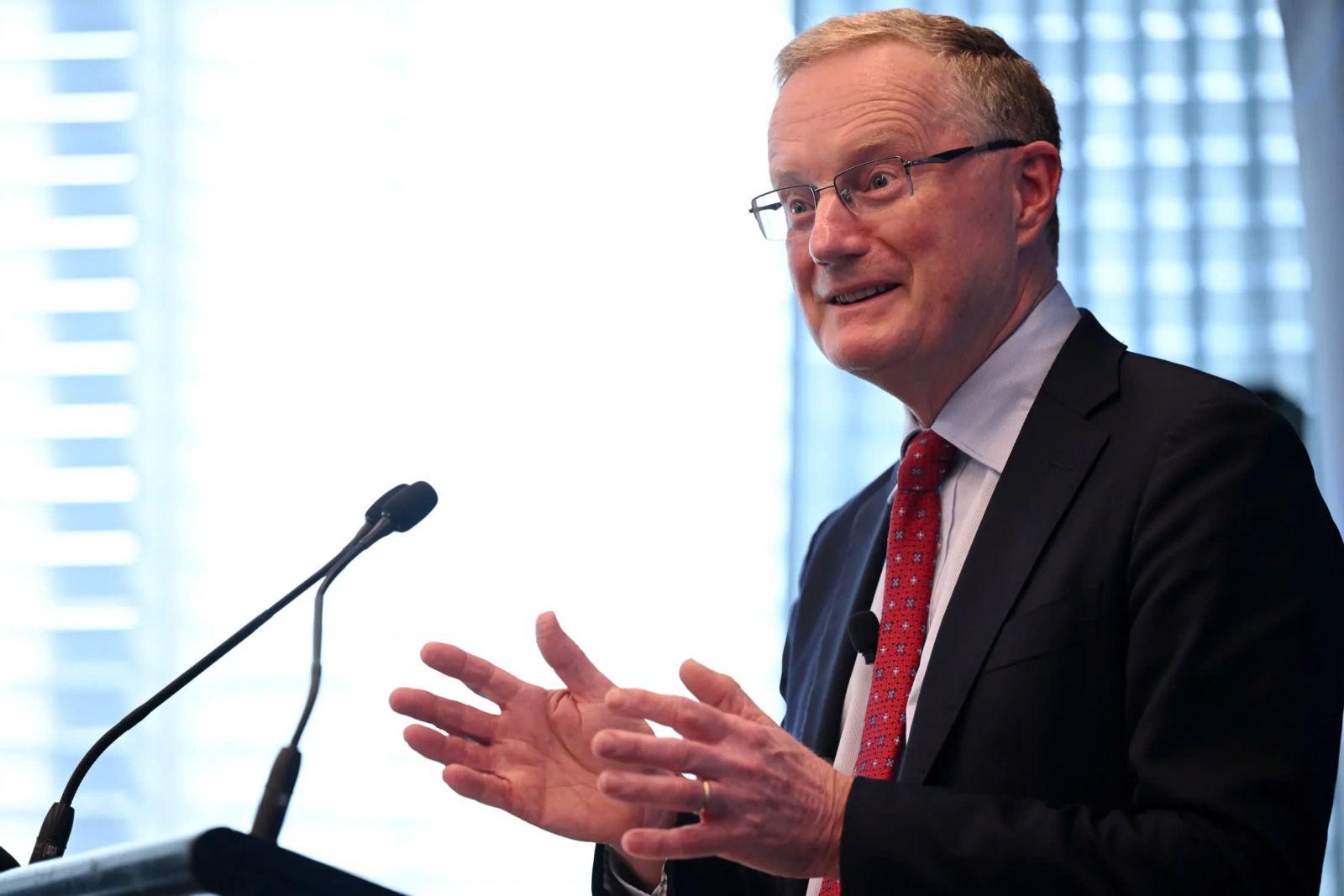 Cựu Thống đốc Ngân hàng Dự trữ Australia (RBA) Philip Lowe chia sẻ về việc tăng giá thuê nhà ở Úc