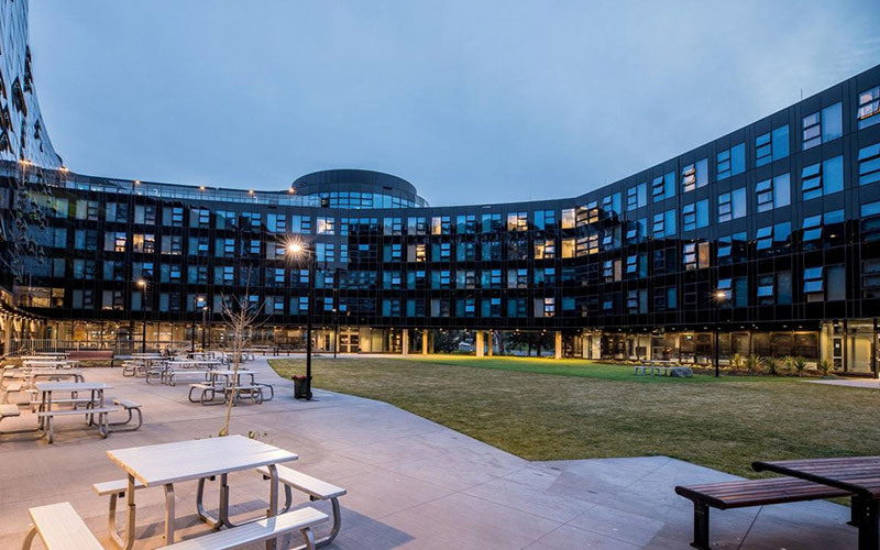 Toàn cảnh khuôn viên bên trong của trường Đại học Quốc gia Úc